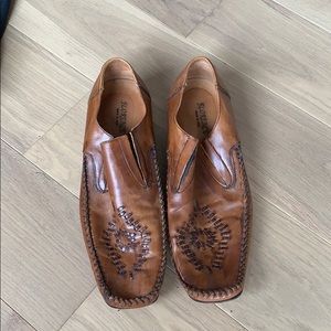 Beautiful Italian men’s brown leather loafers.